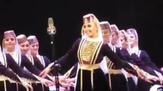 Украинский Академический хор имени Верёвки исполняет крымскотатарский танец....