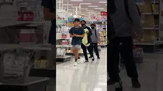 Vincent Gao Shopping Wrestle