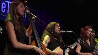 The Wailin’ Jennys - Wildflowers (Live on eTown)