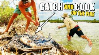 Spearing STINGRAYS for food | Far Northern Australia