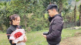 The pilot suddenly gave the poor girl a gift and flowers with a shy attitude