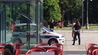 Tensione a Reggio Emilia, straniero reagisce alla Municipale: il video della scena