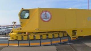 Giant zipper installed on Golden Gate Bridge