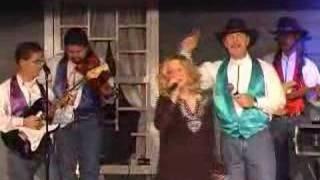 Leslie Wright singing Crabb Family song at the Hoedown