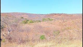 Caminhando pelo sertão, serras, morros e riacho, um espetáculo natural.