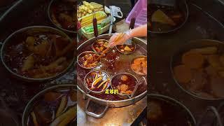 挑战吃遍全场麻辣烫，荤素各一串猜猜花多少钱‼️#美食 #路边摊美味