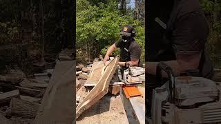 My Chainsaw Mill Revealed Insane Wood Grain from Inside this Black Walnut Log!