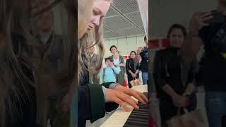 How many classical music fans are here?  #liszt #piano #pianogirl #pianist #classicalmusic #music