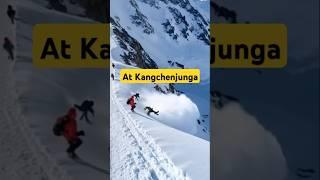 Tragedy on Kangchenjunga! ️️ Climber Falls Just Before the Summit! #kangchenjunga