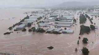 California Buried Underwater! Massive Floods Swept Away Many Vehicles in Santa Rosa