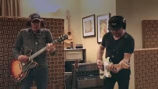 Top Nashville Session Musicians Guthrie Trapp and Kenny Greenberg Live in the Studio