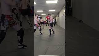 Beautiful overhand right set up in the background #mma #kickboxing #muaythai #boxing #jiujitsu