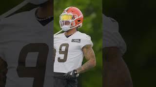 9 rockin' the visor