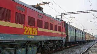 Fresh looking SRC Wap-4 leds down the Secunderabad ~ Howrah Falaknuma Exp. || Departing Balugaon.