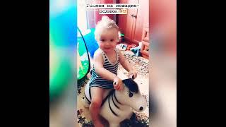 #прикол #няшка #супер Малыш скачет на своём ослике, спасибо, что смотрите нас и подписывайтесь️