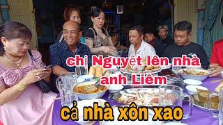 bữa nay chị Nguyệt lên nhà anh Liêm,anh Liêm thấy chị nguyệt là thích liền #tiensongnuoc ,