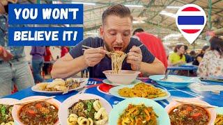 YOU WON"T BELIEVE THIS BANGKOK MARKET  Crazy Cheap Thai Food in Central Bangkok ฝรั่งกินอาหารไทย