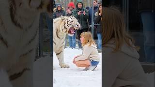 This girl accidentally falls among lions