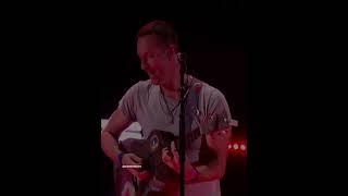 Chris Martin performs ‘Viva La Vida’ at iHeartRadio 2024 in Las Vegas!  #Coldplay #iHeartRadio