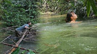 Harvesting ripe rice, a girl bathing in a stream alone meets a thug/the end/Ly Tieu Ha