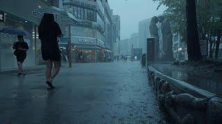 [4K Rain Sounds] A city street with heavy rain, I'm just staring blankly at the sound of rain.