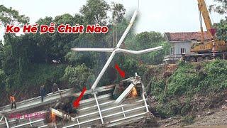 Cắt Từ Khúc Sắt Dưới Cầu Sập Phong Châu,Để Cẩu Lên Bờ Không Dễ Chút Nào.