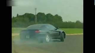 フェラーリがドリフトして最後にエンジン爆発・・・