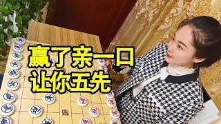 街头象棋：让你五先，御驾亲征，帅哥使出雷公炮应对，结果我逆风翻盘！【象棋八妹】