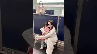 佘詩曼｜可愛小蛇和小朋友️ #佘詩曼 #佘诗曼 #charmaine #charmainesheh #阿佘 #機場 #可愛