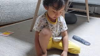 아빠랑 알까기 하기. 장기판에서 장기알로 6살 아들