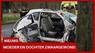 Moeder en dochter zwaargewond na crash tegen boom