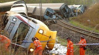 DANGEROUS TRAINS HITTING TRUCK MOMENTS | STUPID MOMENTS | EPIC TRUCK AND TRAINS FAIL COMPILATION