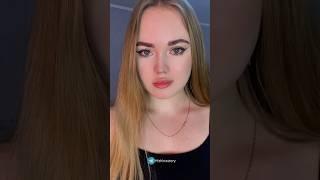 Есть две меня | читает: Карина Алексеевна #стихи #поэзия #цитаты #умныемысли #фразы #красота #мысли