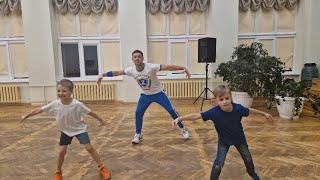 ZUMBA KIDS - APT. ROSÉ & Bruno Mars