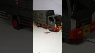 miniatur truk  brimob dari kardus bekas