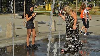 Girls, a fountain, a photo session and funny wet dresses! / Девушки, фонтан и веселые мокрые платья!