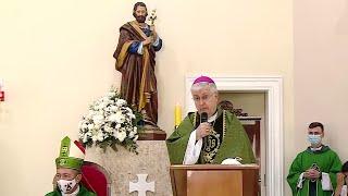 Núncio apostólico, Dom Giambattista Diquattro, preside missa em Aracaju