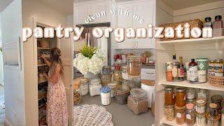 PANTRY ORGANIZATION | a quick & easy pantry makeover 