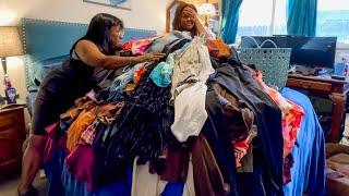 CLOTHING DECLUTTER & TRYING A CAPSULE WARDROBE! Decluttering my sisters closet (Ep. 7)