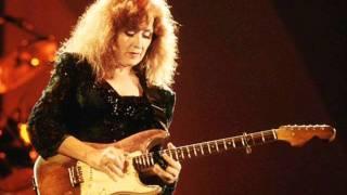 Little Feat and Bonnie Raitt - 'Get out the way...'  1988