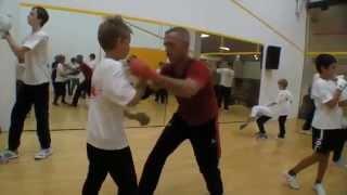 Effektive Selbstverteidigung für Kinder-Training Lat Sao mit Sifu M. (Wu Wei Wing Tzun)
