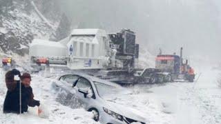 A few minutes ago in Alberta Canada! Heavy snow caused chaos in Calgary