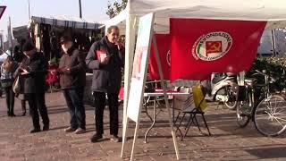 Volantinaggio del Prc di Vigevano al mercato