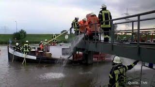 Binnenschiff rammt Brücke