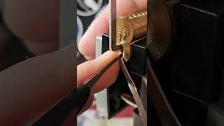 Best Cormax vs Jimy Longs #locksport #lockpicking #covertentry #helpfullockpicker