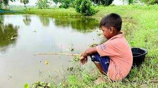 Amazing Fishing Videos || Traditional Cast Fish Applying Bamboo Tools Hook In The Village Pond