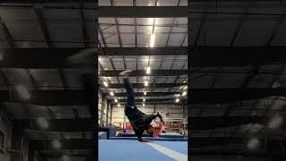 Elbow track to chair flare or chair track. #bboy #breakdance #dance #short #shorts