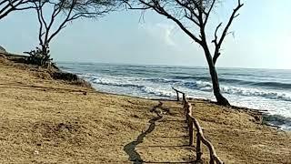 Pantai pasir putih di pantai sowan