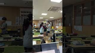 6학년의 흔한 쉬는 시간 2탄. 학교를 가기 싫은 너희들의 마음을 나타내는 곡이구나... 허허... #6학년 #쉬는시간