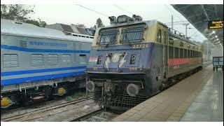 WAP4 22726 NEWLY SATHABDI SILVER/CREAM/NAVY BLUE LIVERY PASSENGER LOCO IDLING AT STATION